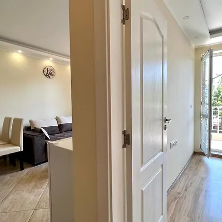 Bratanov Lifestyle Vi アパート サニービーチ